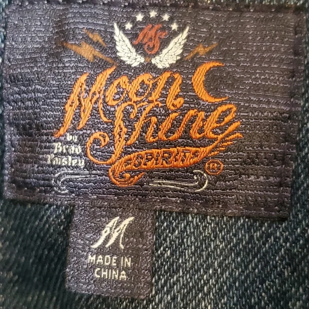 MOONSHINE SPIRITS BY BRAD PAISLEY. DENIM JACKET. DISTRESSED. MENS MED - Picture 4 of 9